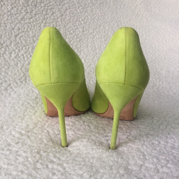 Manolo Blahnik BB Lime Green Suede Pointed Toe Pumps - Picture 9 of 16